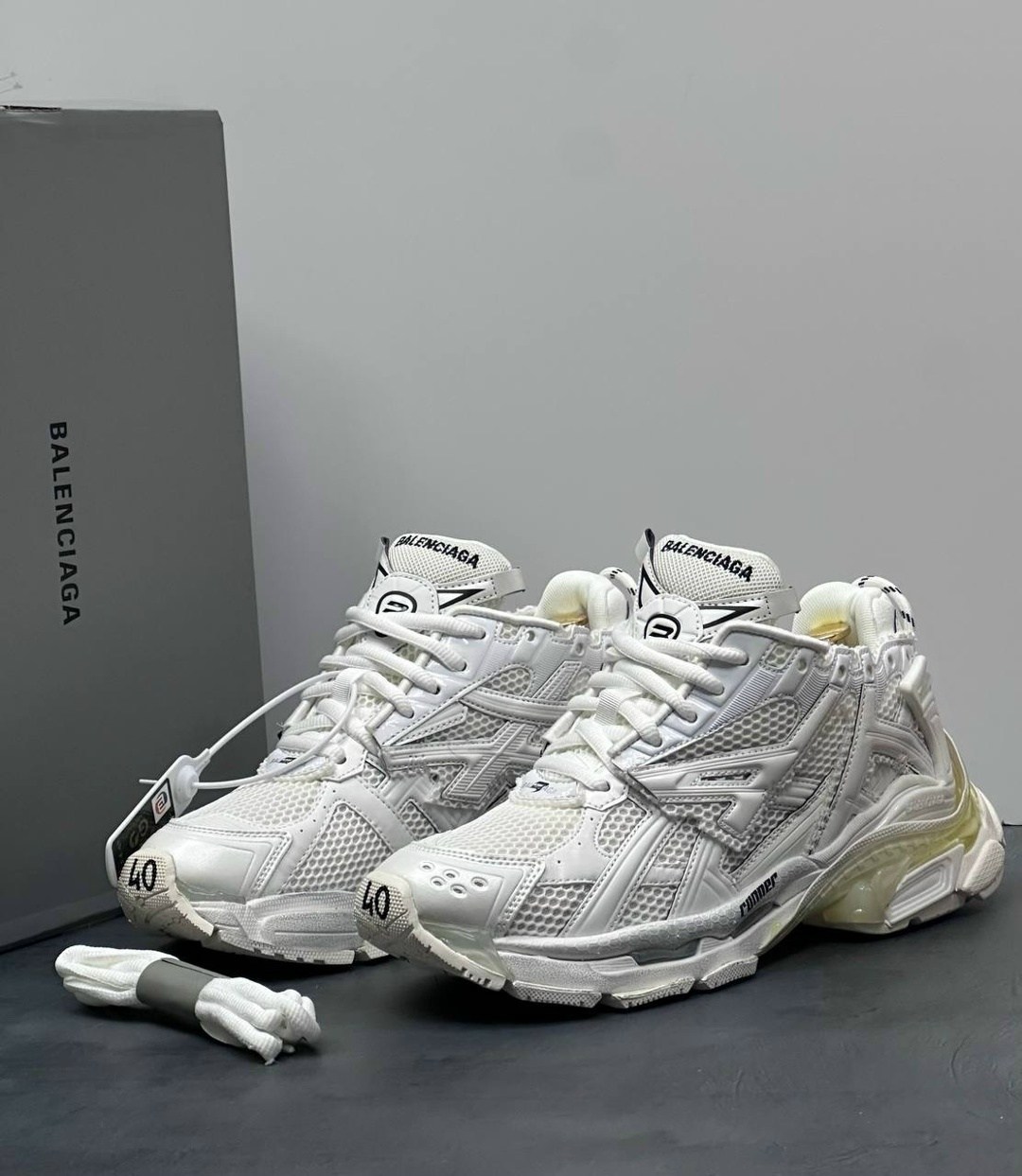 кроссовки balenciaga,баленсиага кроссовки 16 см подошва,кроссовки balenciaga runner,женские кроссовки balenciaga runner серебристые,баленсиага трек 2 кроссовки