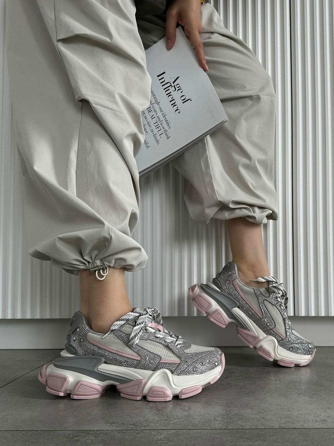 кроссовки женские balenciaga,женские кроссовки balenciaga 3xl серебристые с розовым,женские кроссовки,balenciaga кроссовки,баленсиага женские кроссовки