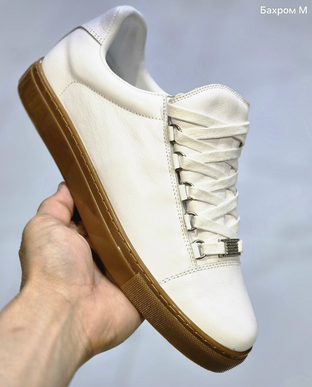 ,balenciaga white arena crinkled leather sneakers,balenciaga arena tumbled leather white low-top sneakers,balenciaga arena creased leather low white,balenciaga arena low