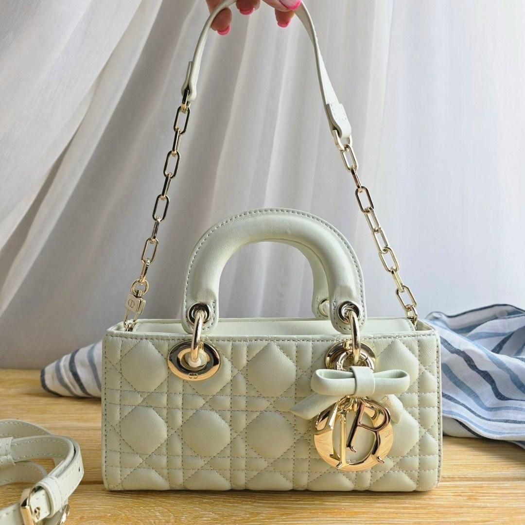 dior сумка,сумки диор,женская сумка dior,сумка кристиан диор белая кожа,сумка диор белая