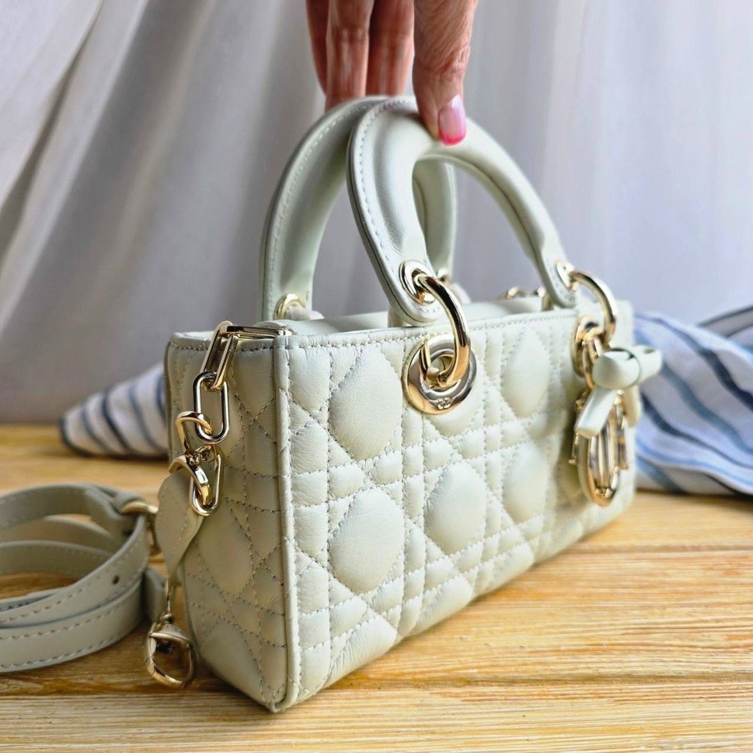 dior сумка,сумки диор,женская сумка dior,сумка кристиан диор белая кожа,сумка диор белая
