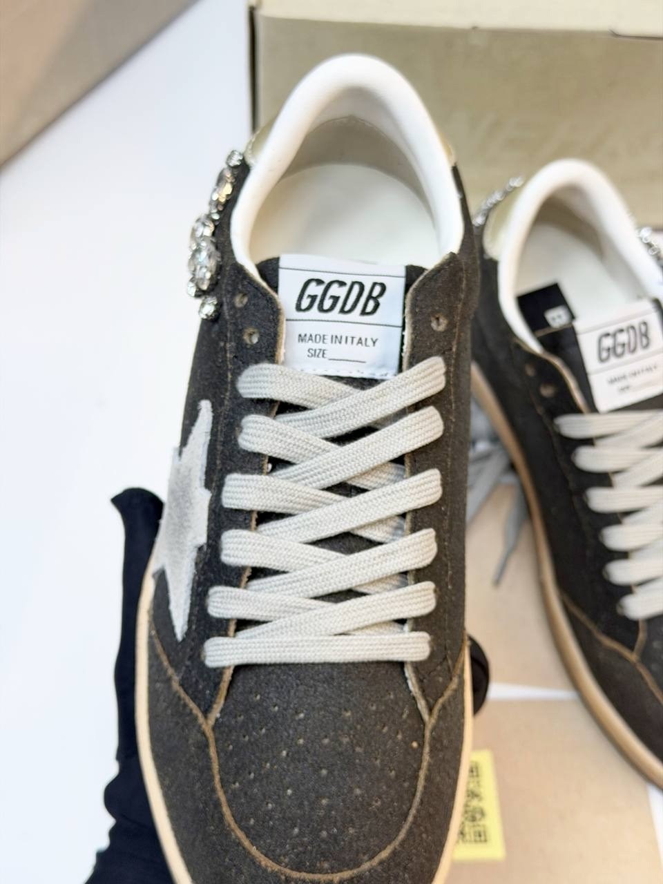 ,кеды golden goose,кроссовки golden goose из натуральной кожи с камнями,кеды golden goose женские, женская