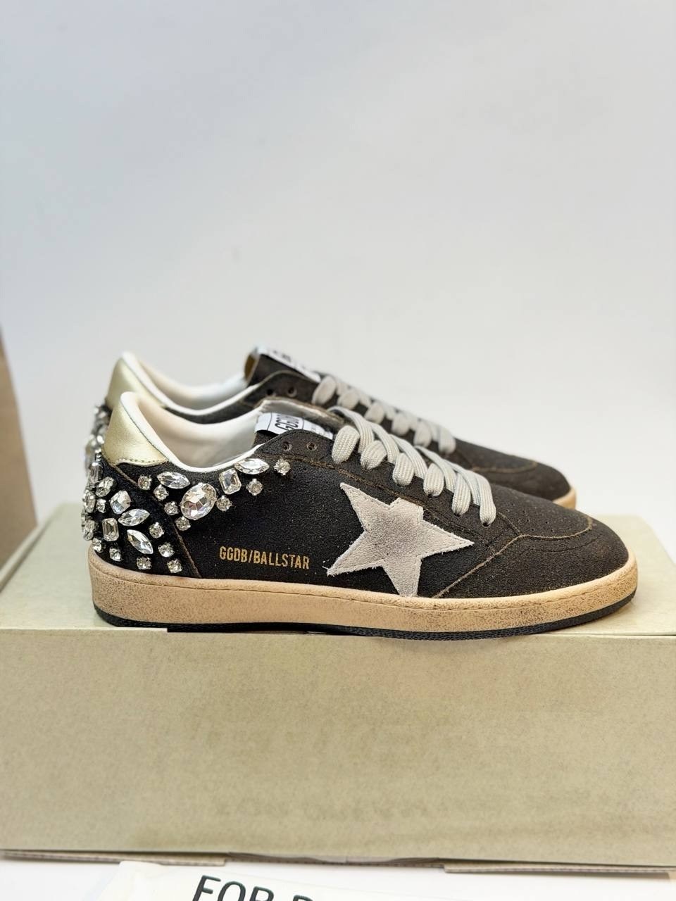 ,кеды golden goose,кроссовки golden goose из натуральной кожи с камнями,кеды golden goose женские, женская