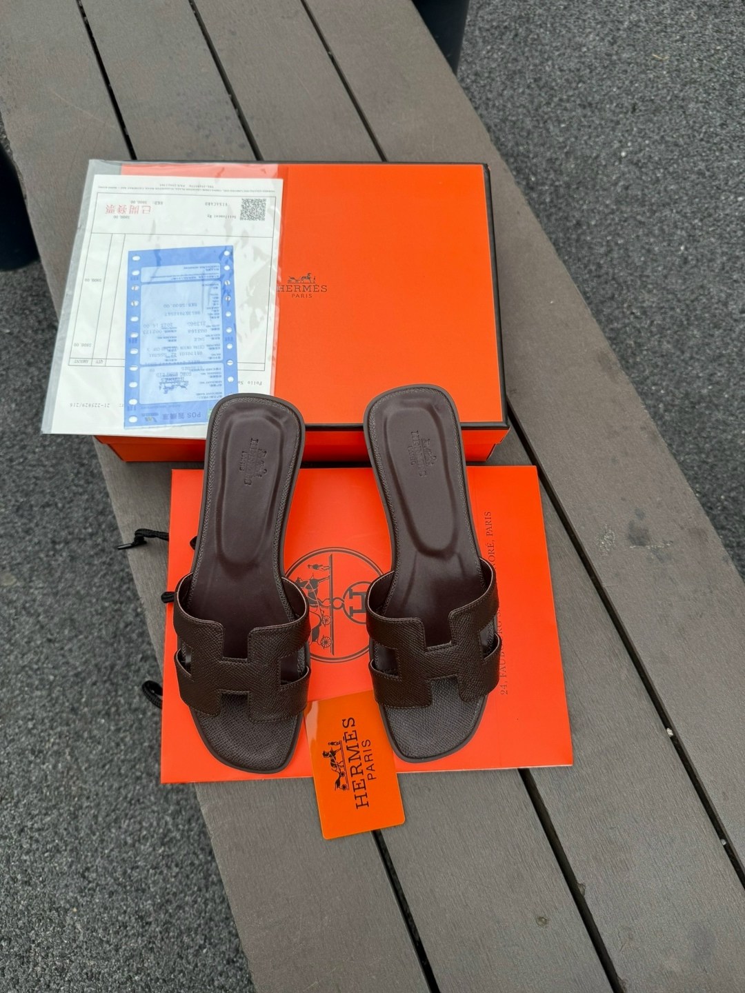 шлепанцы hermes,шлепки hermes,шлепки hermes женские,шлепки эрмес коричневые,женские кожаные шлепки hermes oran коричневые