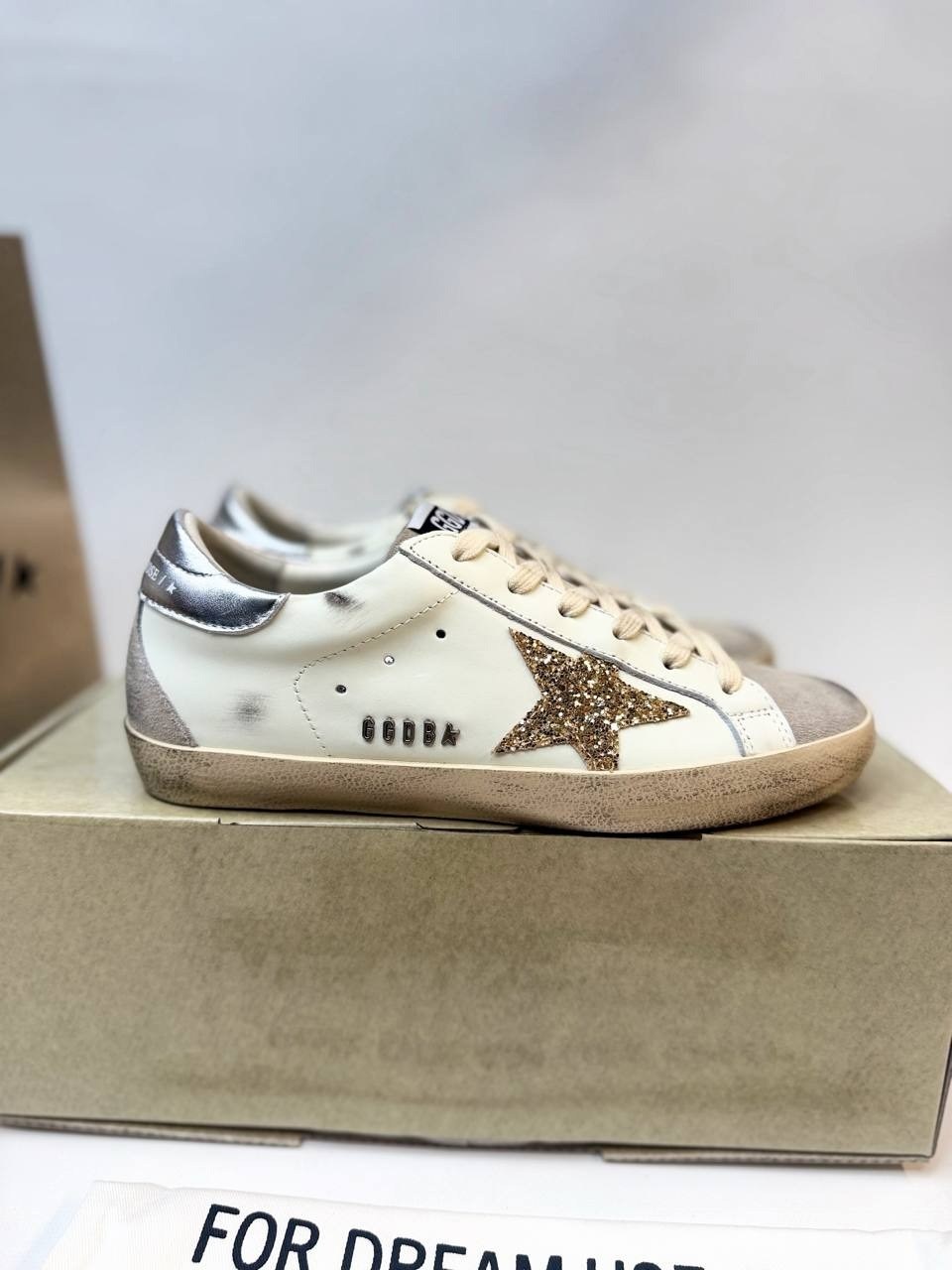 ,кеды golden goose женские,кроссовки golden goose,golden goose декорированные кеды super-star белый,кеды женские кожаные