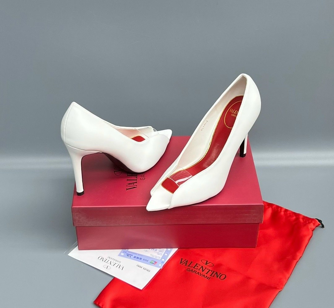 ,туфли christian louboutin,туфли для женщин,christian louboutin женские туфли на высоком,каблуки женские
