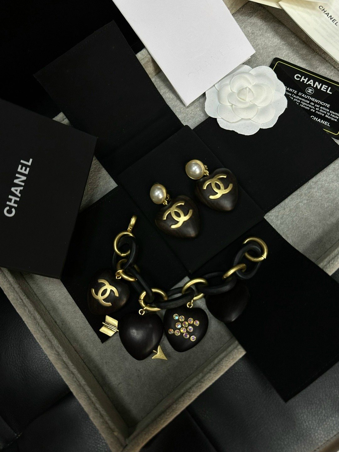 серьги шанель,серьга chanel,серьги шанель сердце,серьги коко шанель золото,украшения шанель