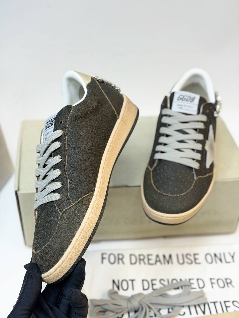 ,кеды golden goose,кроссовки golden goose из натуральной кожи с камнями,кеды golden goose женские, женская