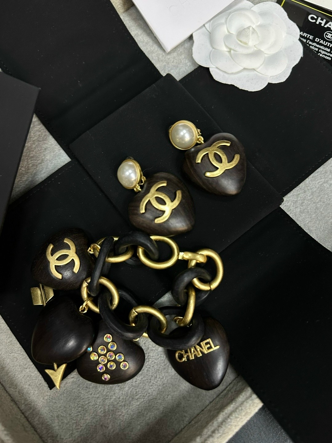 серьги шанель,серьга chanel,серьги шанель сердце,серьги коко шанель золото,украшения шанель