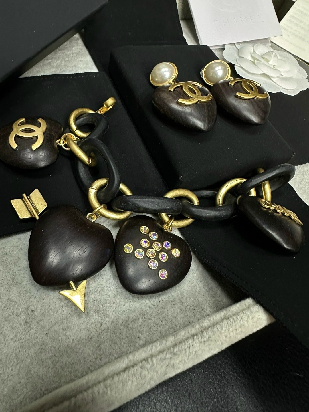 серьги шанель,серьга chanel,серьги шанель сердце,серьги коко шанель золото,украшения шанель