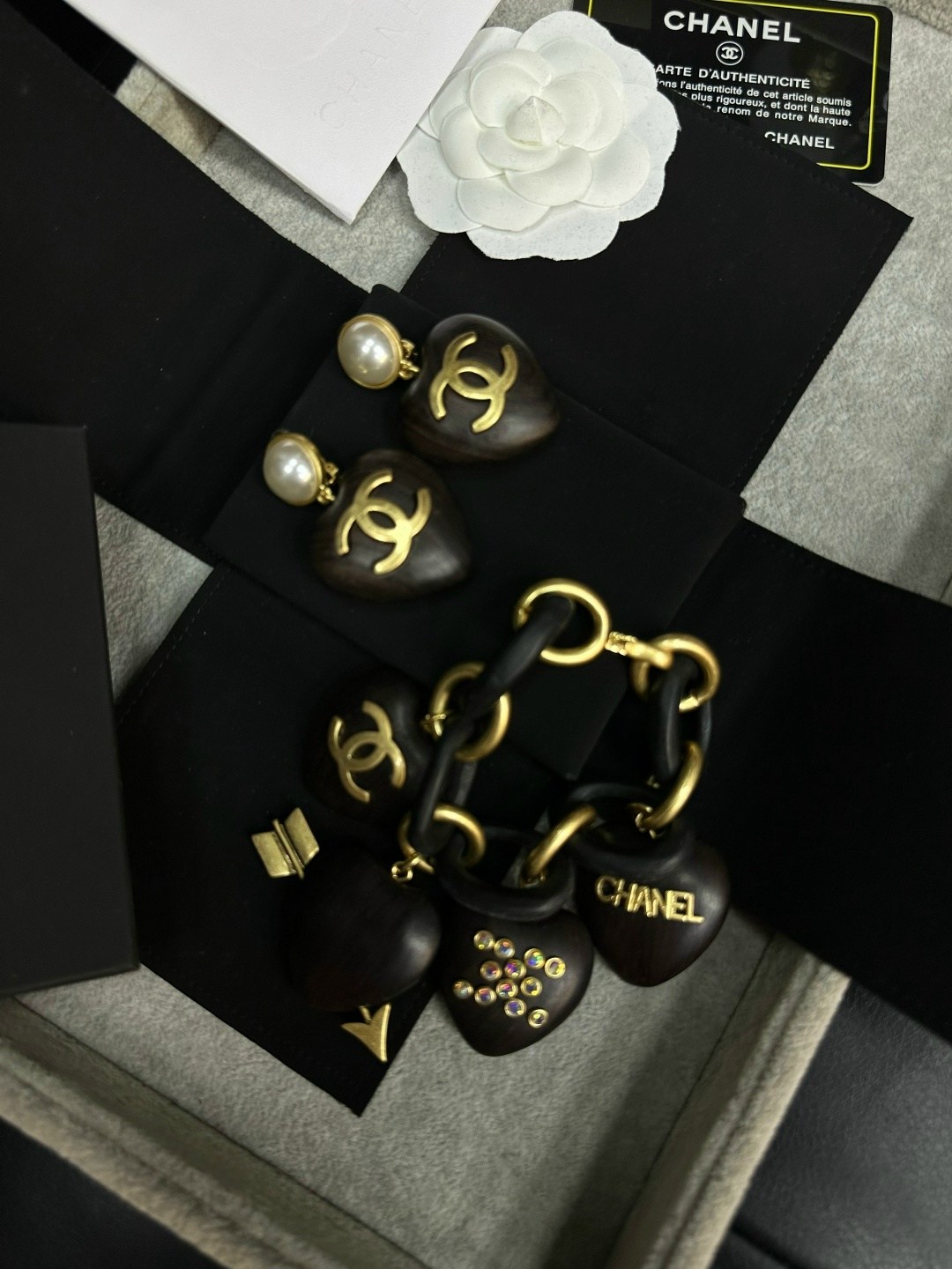 серьги шанель,серьга chanel,серьги шанель сердце,серьги коко шанель золото,украшения шанель