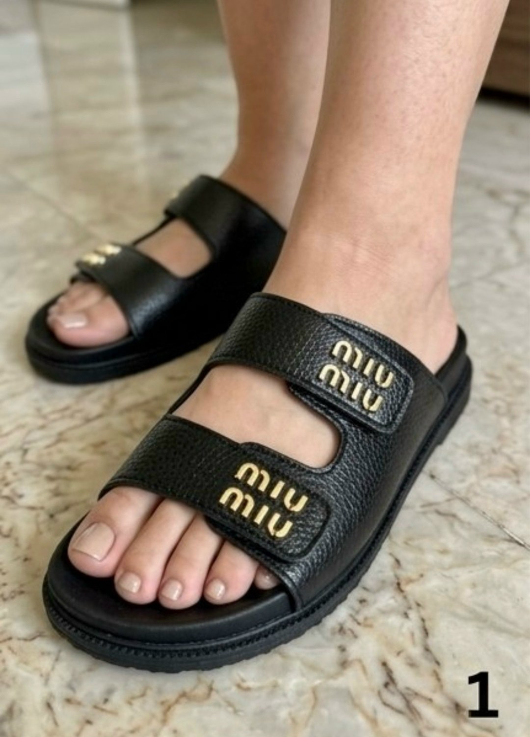шлёпанцы miu miu,шлепанцы женские,шлепки женские,шлепанцы модные,сандалии