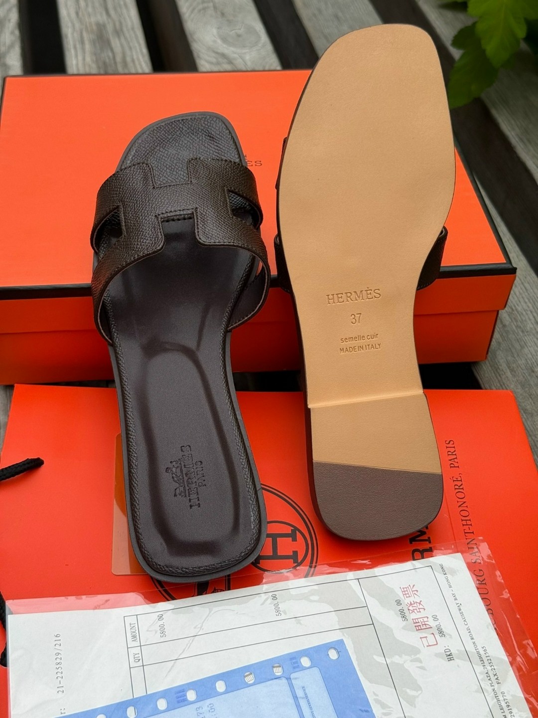 шлепанцы hermes,шлепки hermes,шлепки hermes женские,шлепки эрмес коричневые,женские кожаные шлепки hermes oran коричневые
