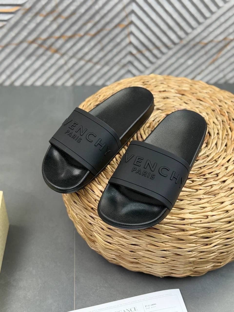 ,мужские шлепанцы с логотипом givenchy,givenchy paris,шлепанцы givenchy,мужские шлепанцы