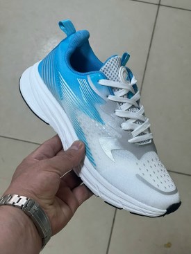 Кроссовки