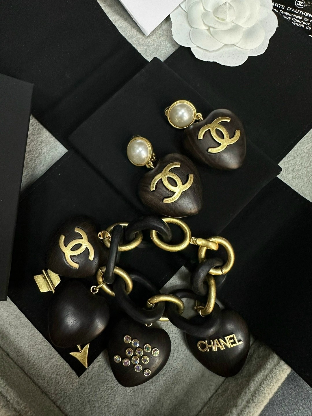 серьги шанель,серьга chanel,серьги шанель сердце,серьги коко шанель золото,украшения шанель