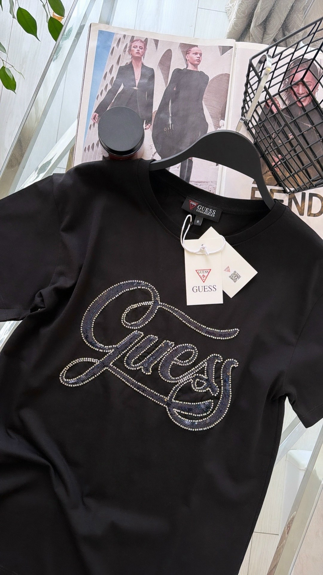 женские футболки guess,футболка guess,guess черный,футболка guess мужская,футболка guess футболка