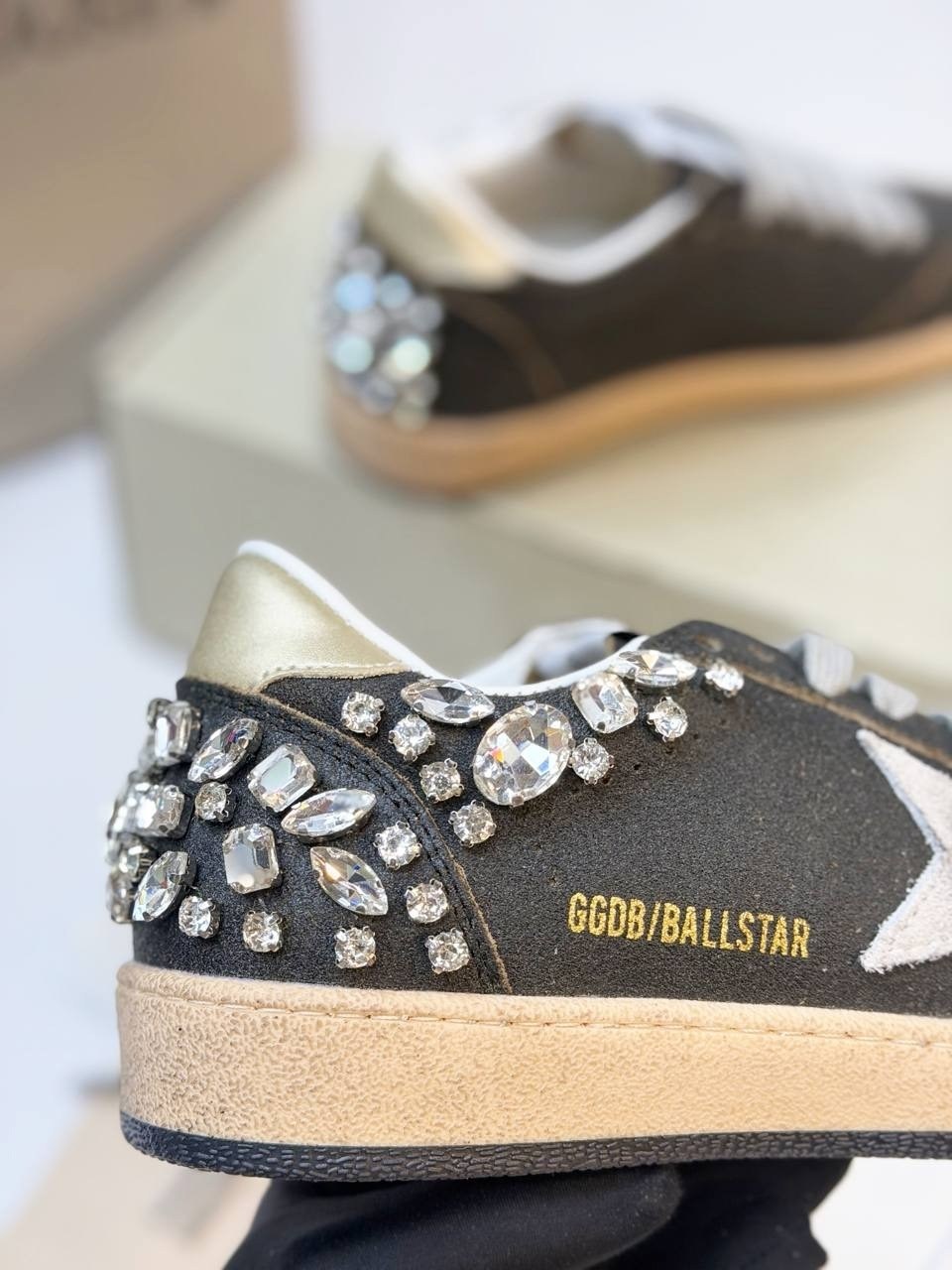 ,кеды golden goose,кроссовки golden goose из натуральной кожи с камнями,кеды golden goose женские, женская
