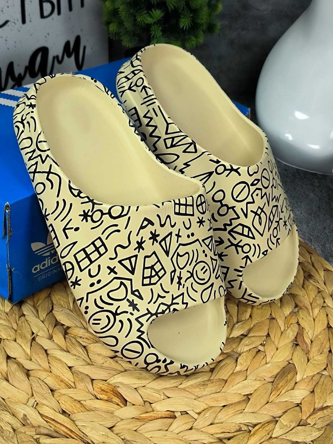 тапки yeezy slide,женские шлепанцы,шлепанцы,,модные тапочки
