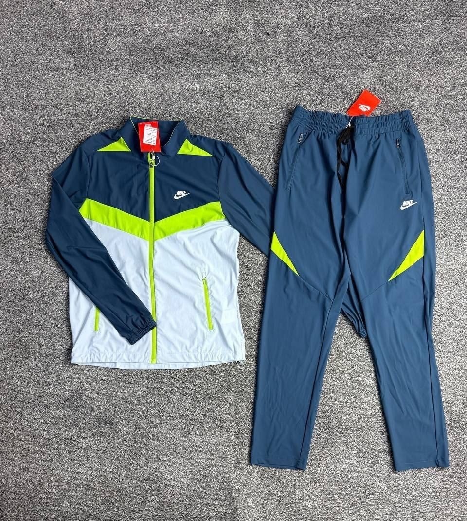 nike sportswear windrunner,костюм спортивный nike sportswear tracksuit cv9335,спортивный костюм мужской найк,спортивные костюмы,костюм найк мужской