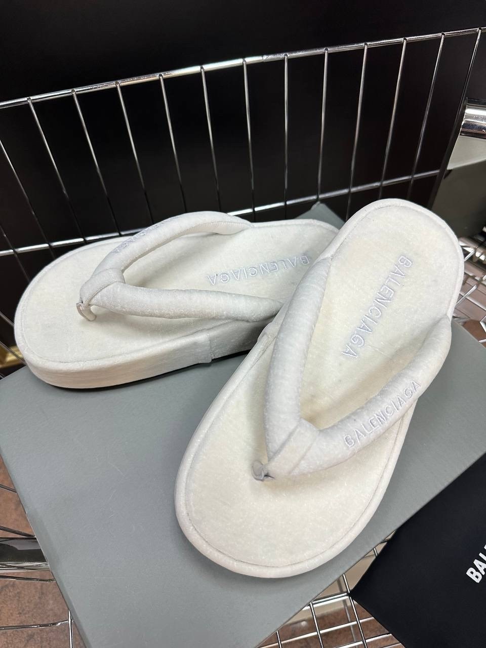 ,шлепанцы женские,шлепанцы balenciaga,тапочки баленсиага,balenciaga шлепки женские