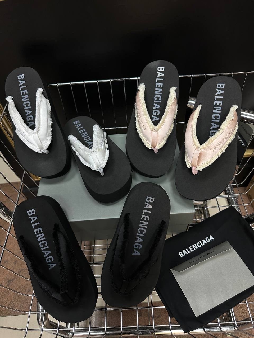 ,шлепанцы balenciaga,шлепки баленсиага,тапочки баленсиага,шлепки баленсиага женские