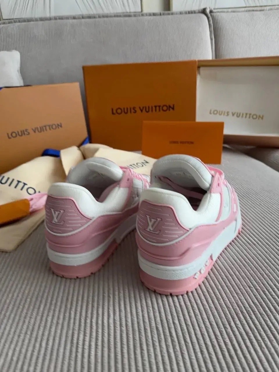 кроссовки louis vuitton,кроссовки женские louis vuitton,женские кожаные кроссовки louis vuitton 2026-2026 розовые с белым,летние парные кроссовки louis vuitton,кроссовки louis vuitton белый розовый ра