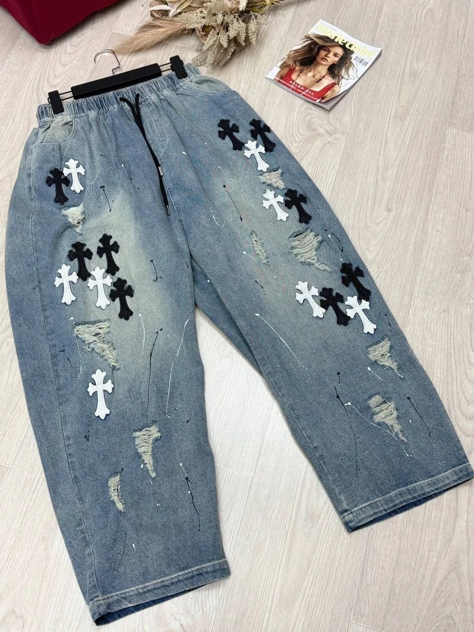 джинсы chrome hearts,chrome hearts прямые джинсы,джинсы женские,джинсовые брюки,стильные джинсы