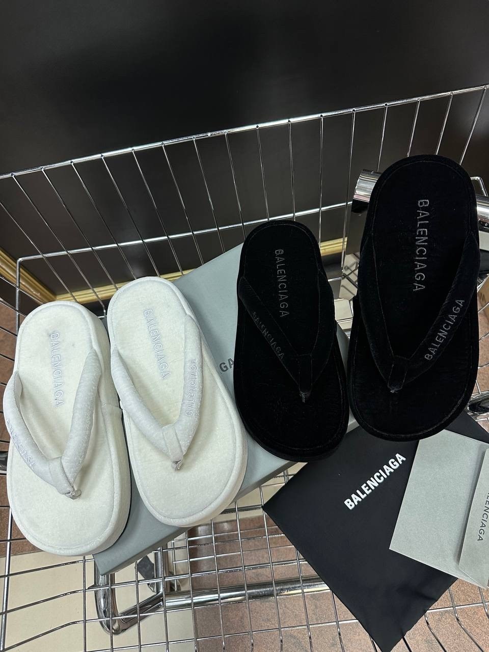 ,шлепанцы женские,шлепанцы balenciaga,тапочки баленсиага,balenciaga шлепки женские