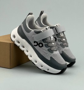Кроссовки