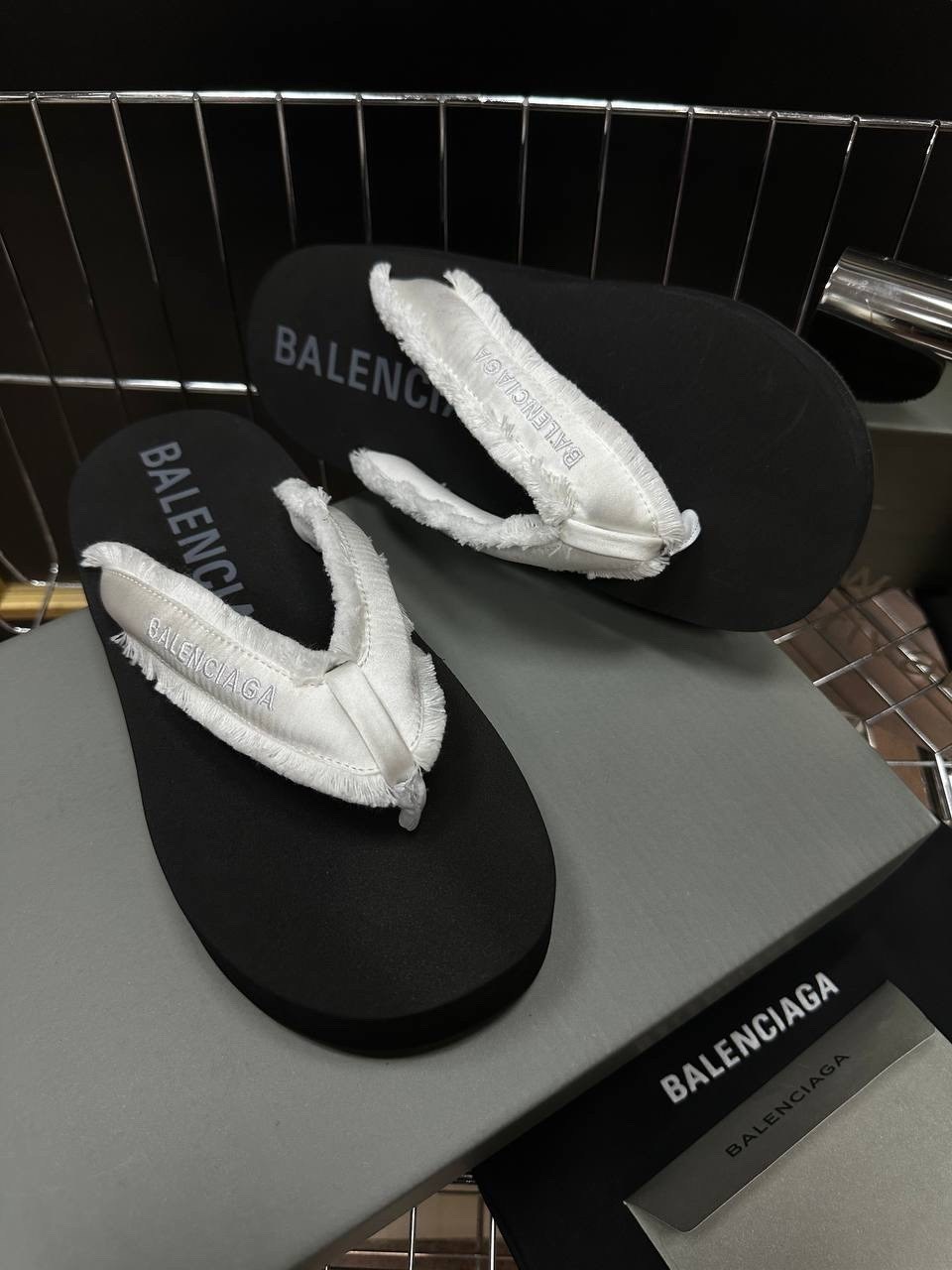 ,шлепанцы balenciaga,шлепки баленсиага,тапочки баленсиага,шлепки баленсиага женские