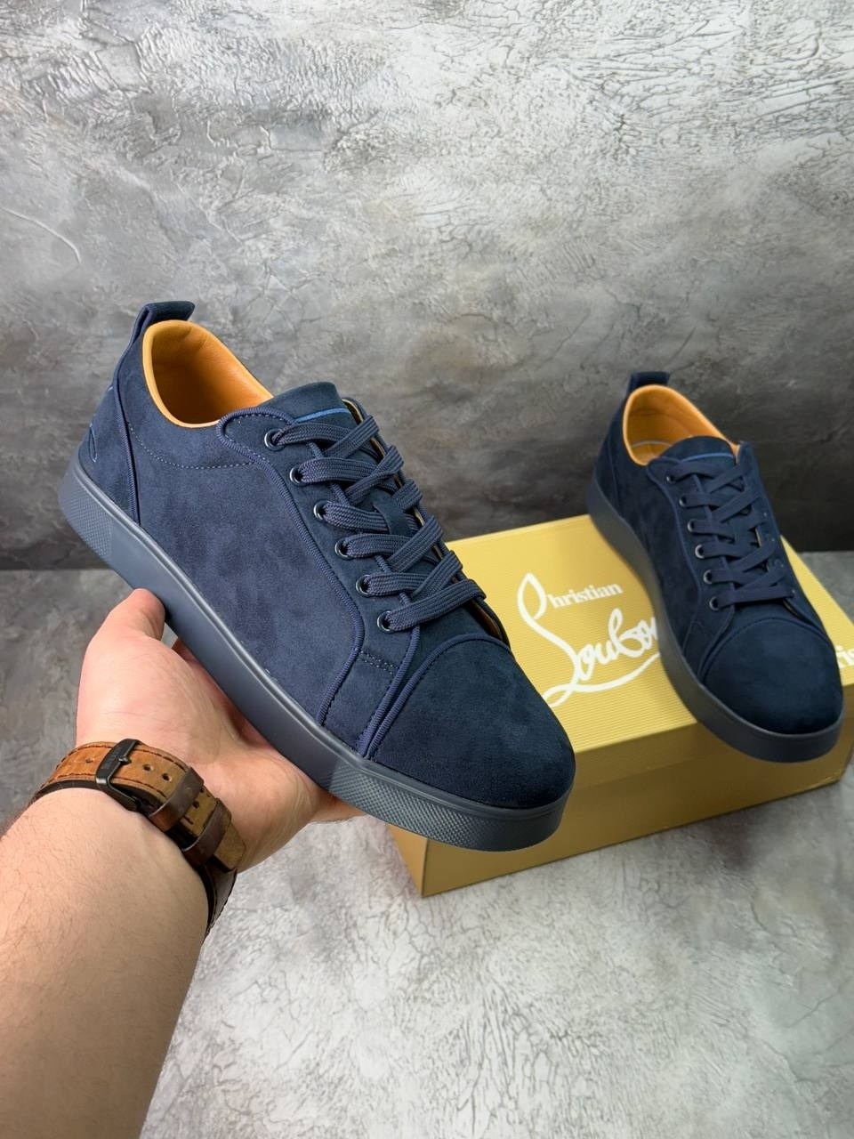 синие замшевые кроссовки,замшевые кроссовки louis junior fun christian louboutin синий,кеды christian louboutin натуральная замша,кеды замшевые,кроссовки синий замш