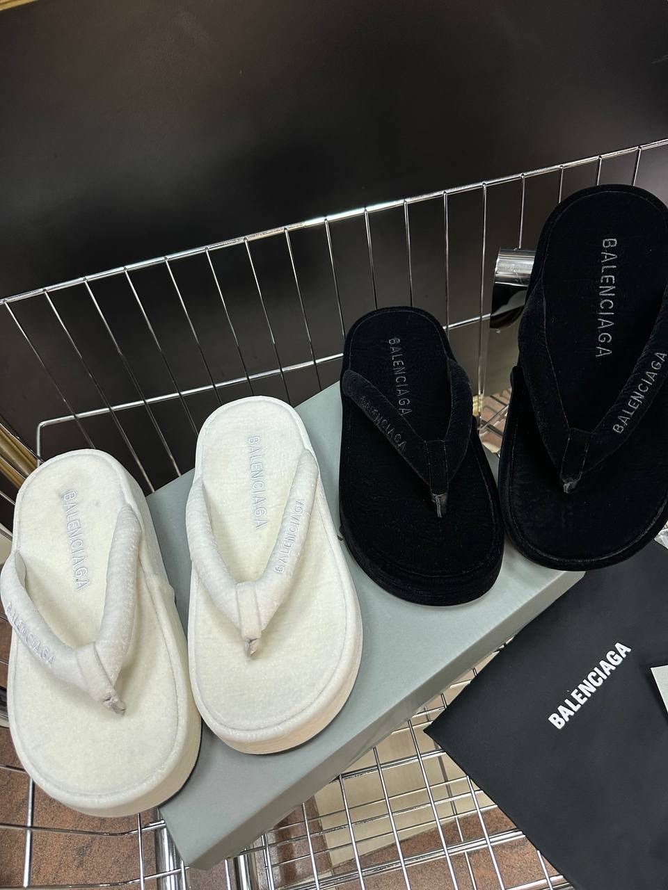 ,шлепанцы женские,шлепанцы balenciaga,тапочки баленсиага,balenciaga шлепки женские