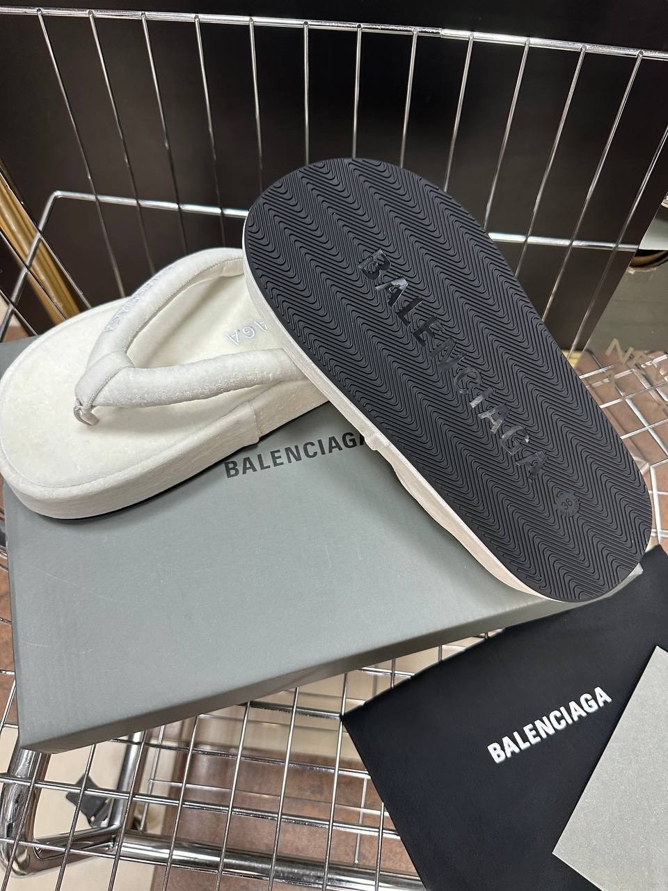 ,шлепанцы женские,шлепанцы balenciaga,тапочки баленсиага,balenciaga шлепки женские