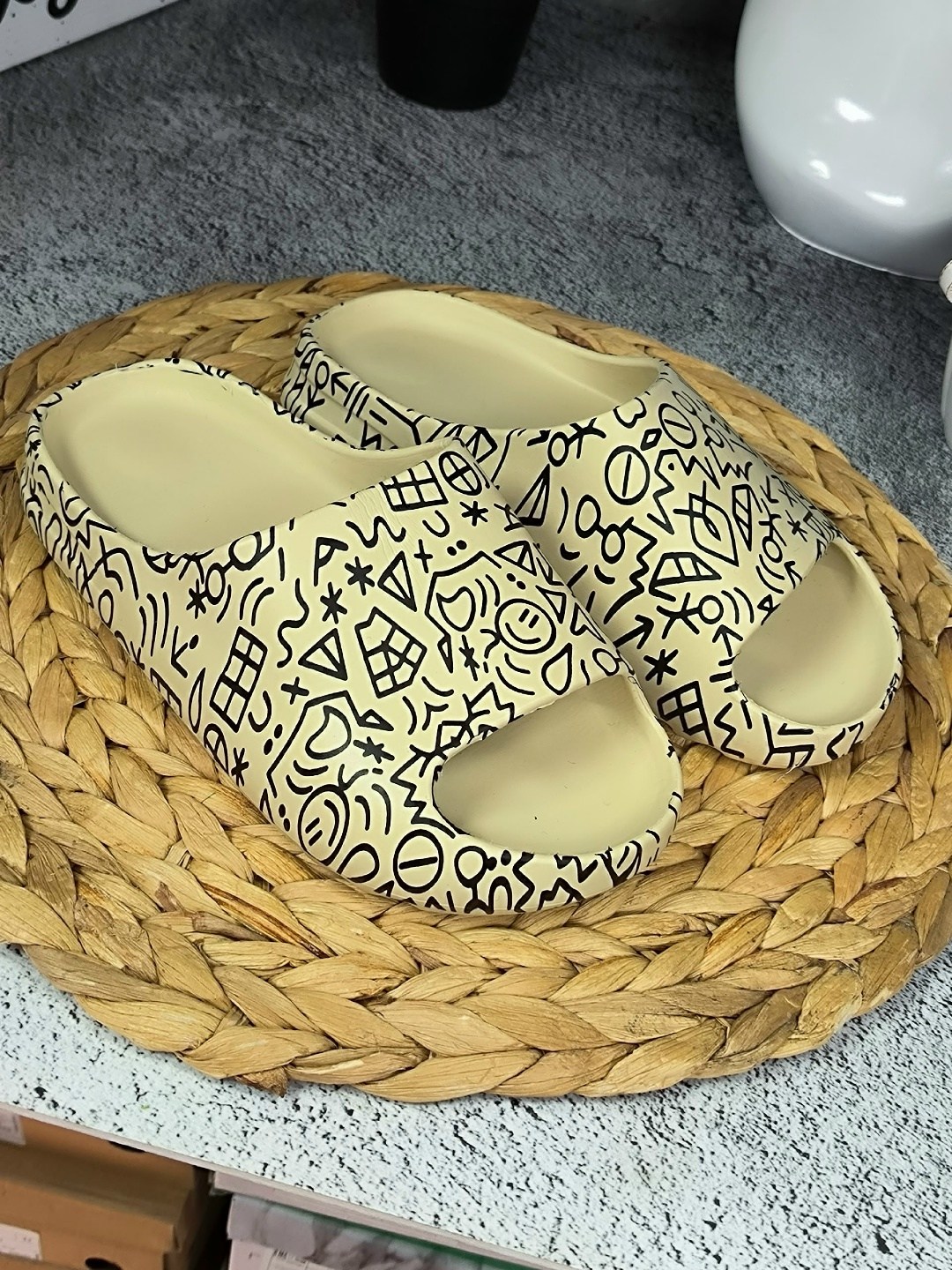 тапки yeezy slide,женские шлепанцы,шлепанцы,,модные тапочки