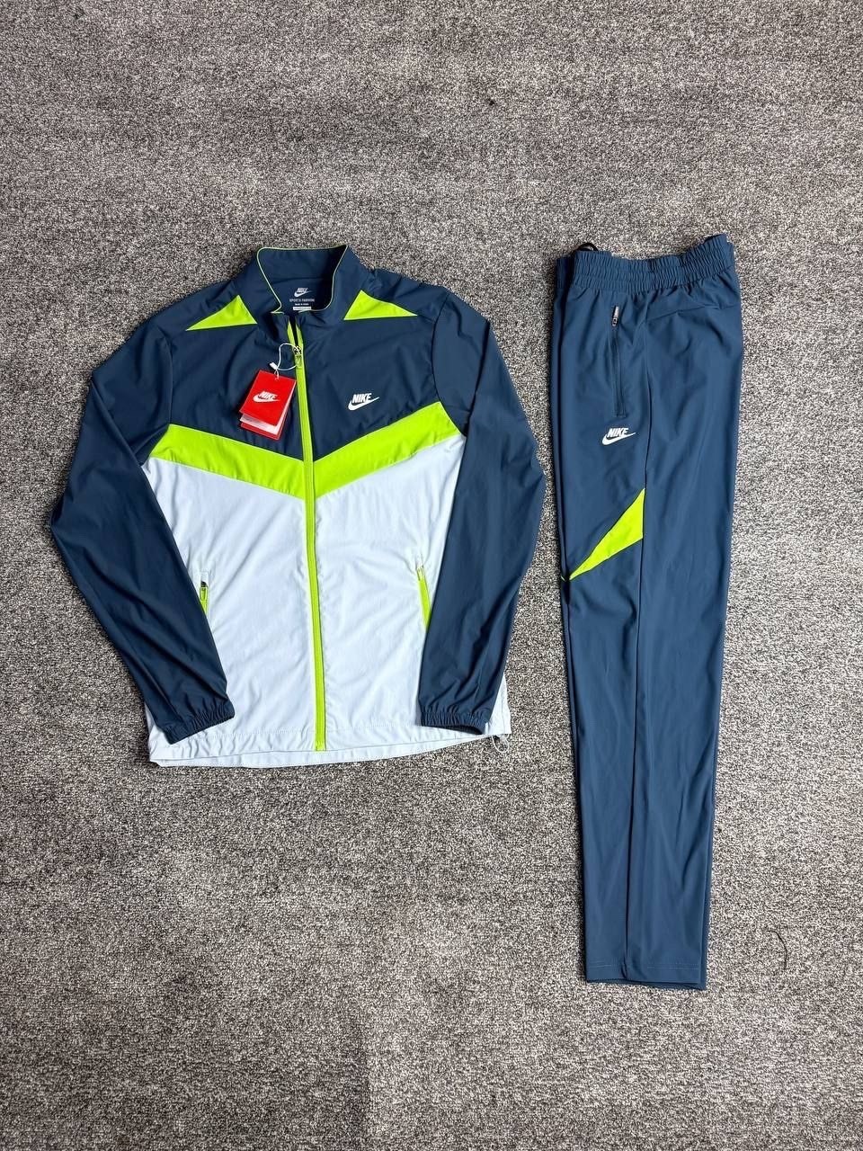 nike sportswear windrunner,костюм спортивный nike sportswear tracksuit cv9335,спортивный костюм мужской найк,спортивные костюмы,костюм найк мужской