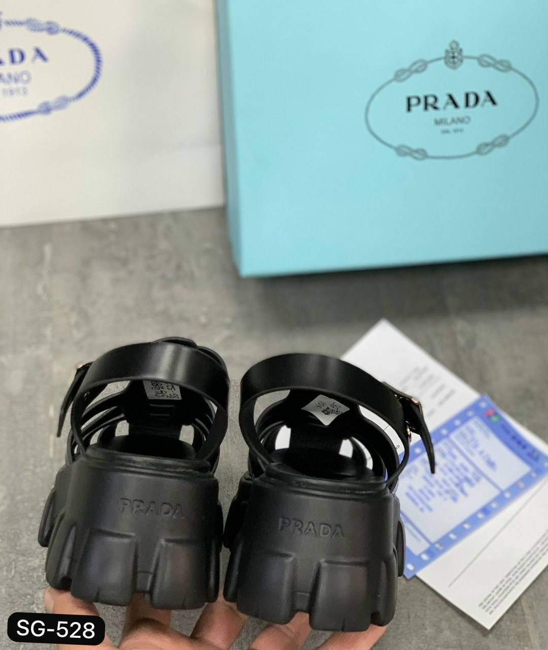 босоножки prada,сандалии prada,кожаные сандалии prada,босоножки прада,сандалии