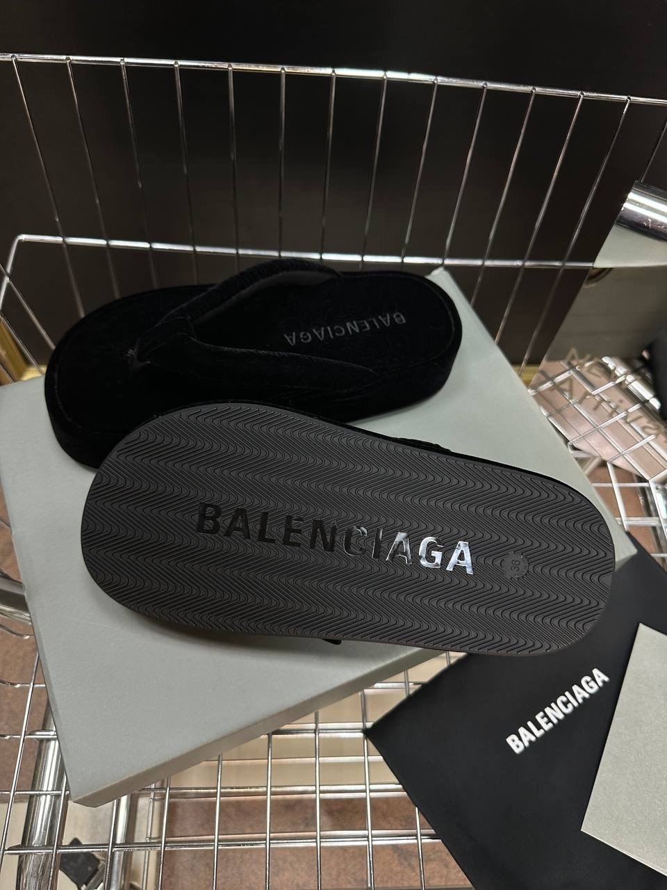 ,шлепанцы женские,шлепанцы balenciaga,тапочки баленсиага,balenciaga шлепки женские
