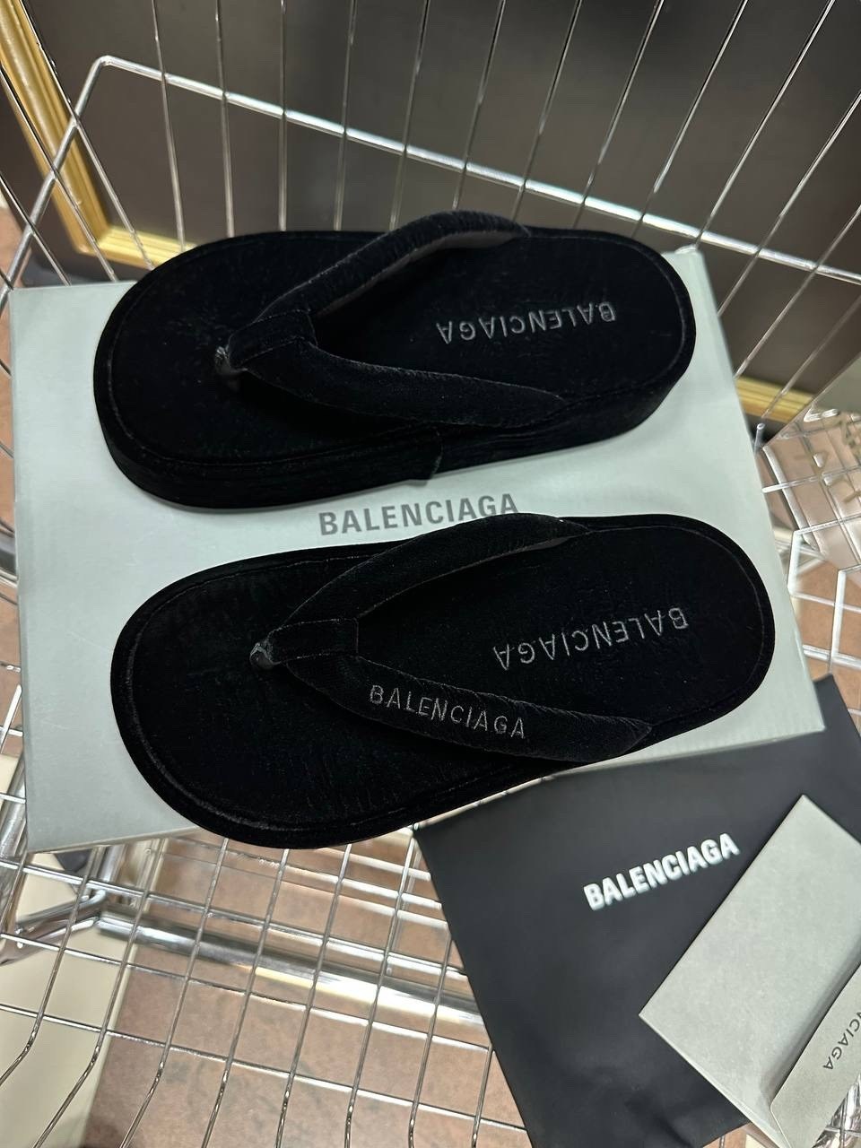 ,шлепанцы женские,шлепанцы balenciaga,тапочки баленсиага,balenciaga шлепки женские