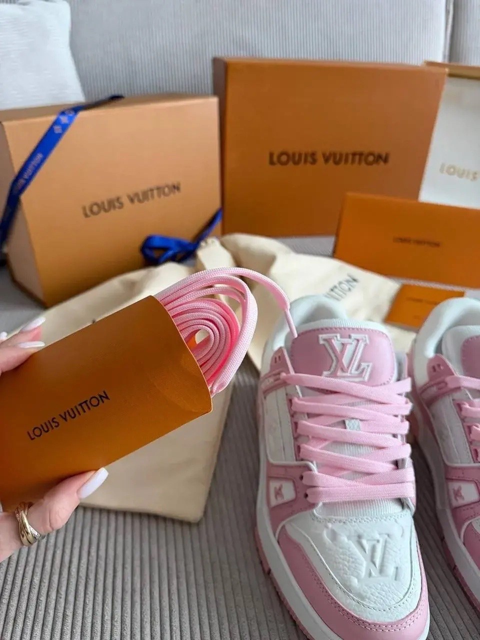 кроссовки louis vuitton,кроссовки женские louis vuitton,женские кожаные кроссовки louis vuitton 2026-2026 розовые с белым,летние парные кроссовки louis vuitton,кроссовки louis vuitton белый розовый ра