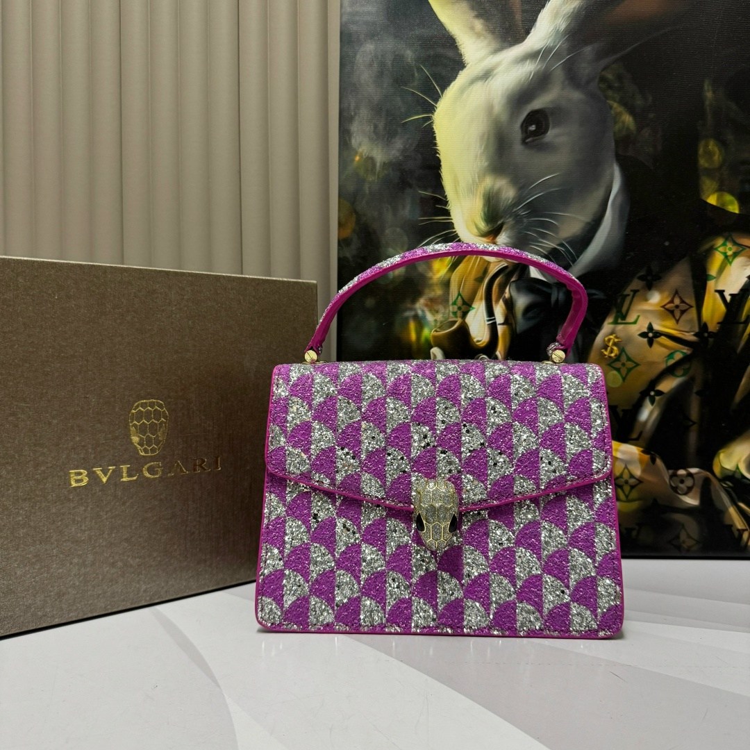 сумка bvlgari,женская кожаная сумка bvlgari serpenti forever mini белая,bvlgari сумка на плечо,женская кожаная сумка bvlgari serpenti reverse small белая,сумка