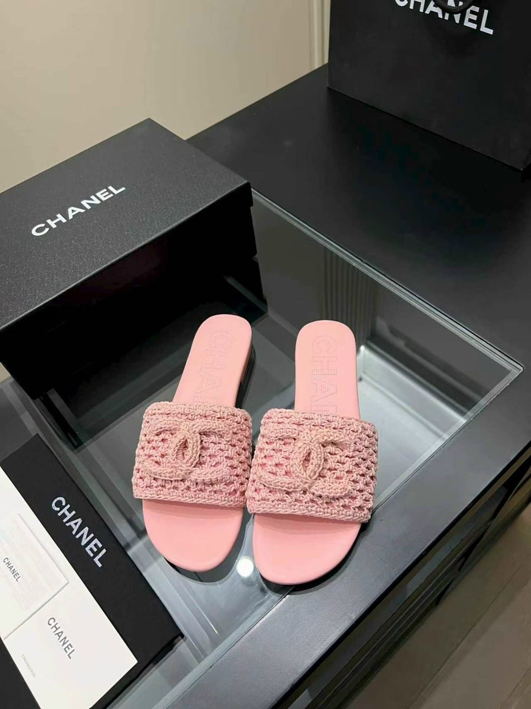 шлепанцы chanel,шлепки шанель,бежевые шлепки шанель,chanel шлепанцы женские,тапочки женские chanel