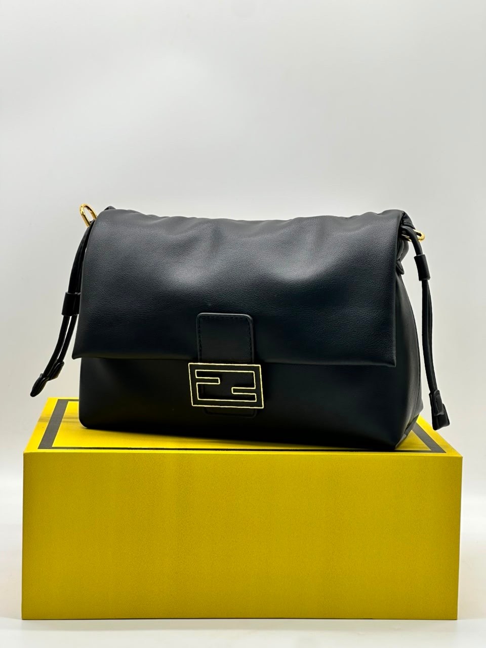 сумка fendi,женская сумка fendi,сумка fendi baguette,сумка на плечо fendi,fendi сумка багет