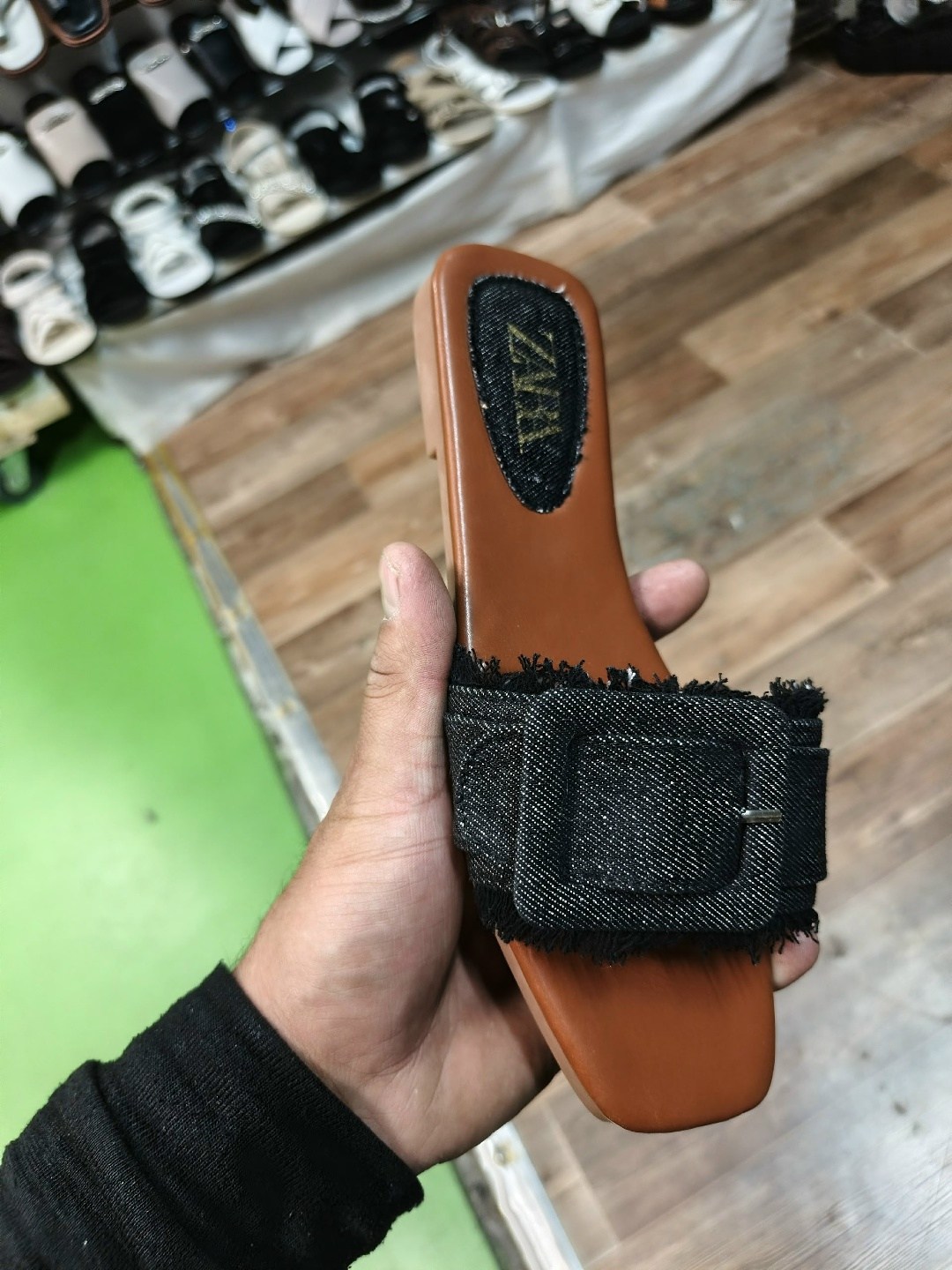 ,шлепанцы fendi,шлепанцы женские,тапочки fendi,босоножки fendi