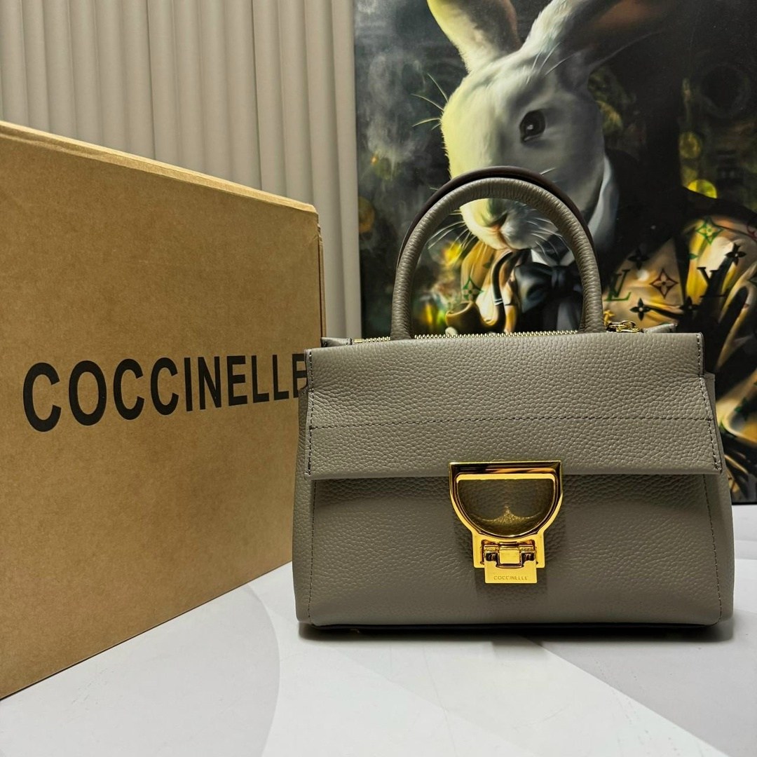 сумка coccinelle arlettis,сумка coccinelle,сумка женская coccinelle,coccinelle сумка coccinelle натуральная кожа,женская бежевая сумка arlettis mini coccinelle