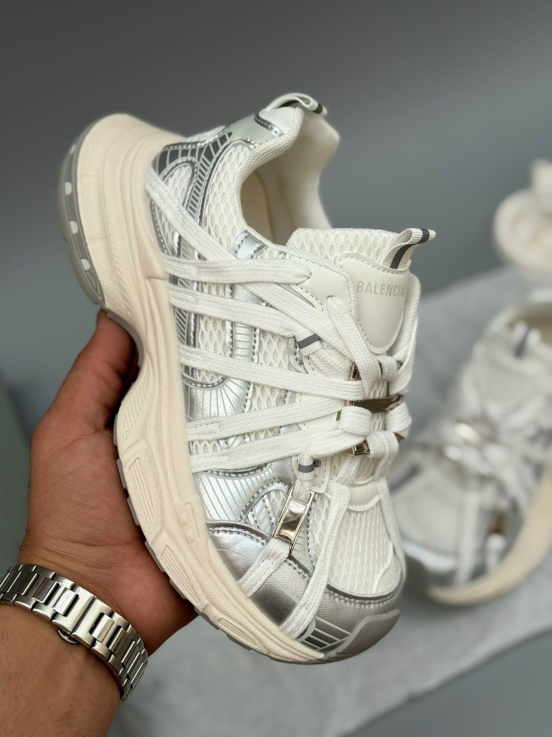 кроссовки balenciaga,кроссовки женские balenciaga,balenciaga белые кроссовки 3xl для женщин,кроссовки женские balenciaga trainers,кроссовки balenciaga 3 xl
