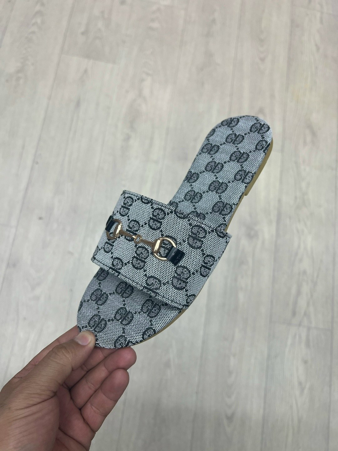,сланцы gucci,сандалии gucci,шлепанцы gucci,сандалии