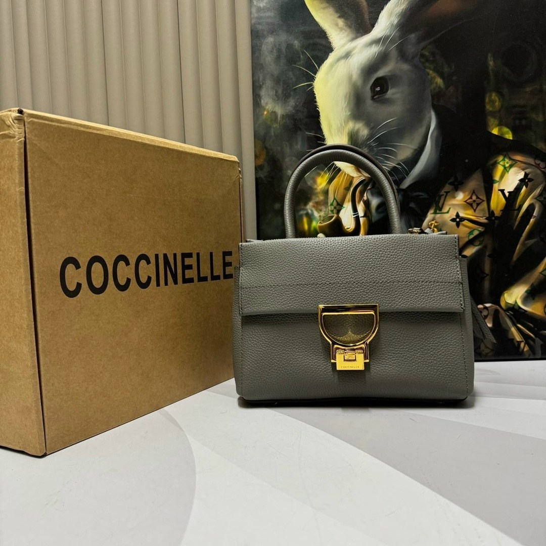 сумка coccinelle arlettis,сумка coccinelle,сумка женская coccinelle,coccinelle сумка coccinelle натуральная кожа,женская бежевая сумка arlettis mini coccinelle