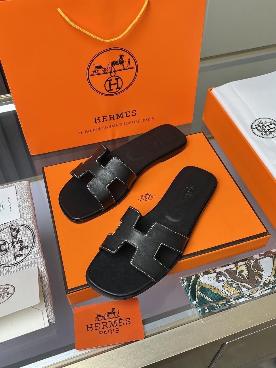 женские кожаные шлепки hermes oran коричневые,шлепки hermes женские,шлёпанцы hermes,шлепки hermes oran,шлепки хермес оран