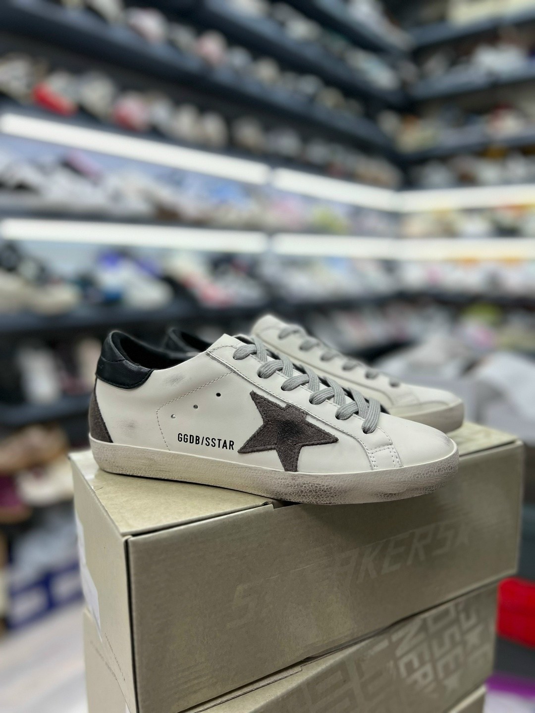 кожаные кеды golden goose superstar premium,кожаные кроссовки golden goose super star,кроссовки golden goose,кеды golden goose,женские кожаные кроссовки golden goose super-star premium - white / black